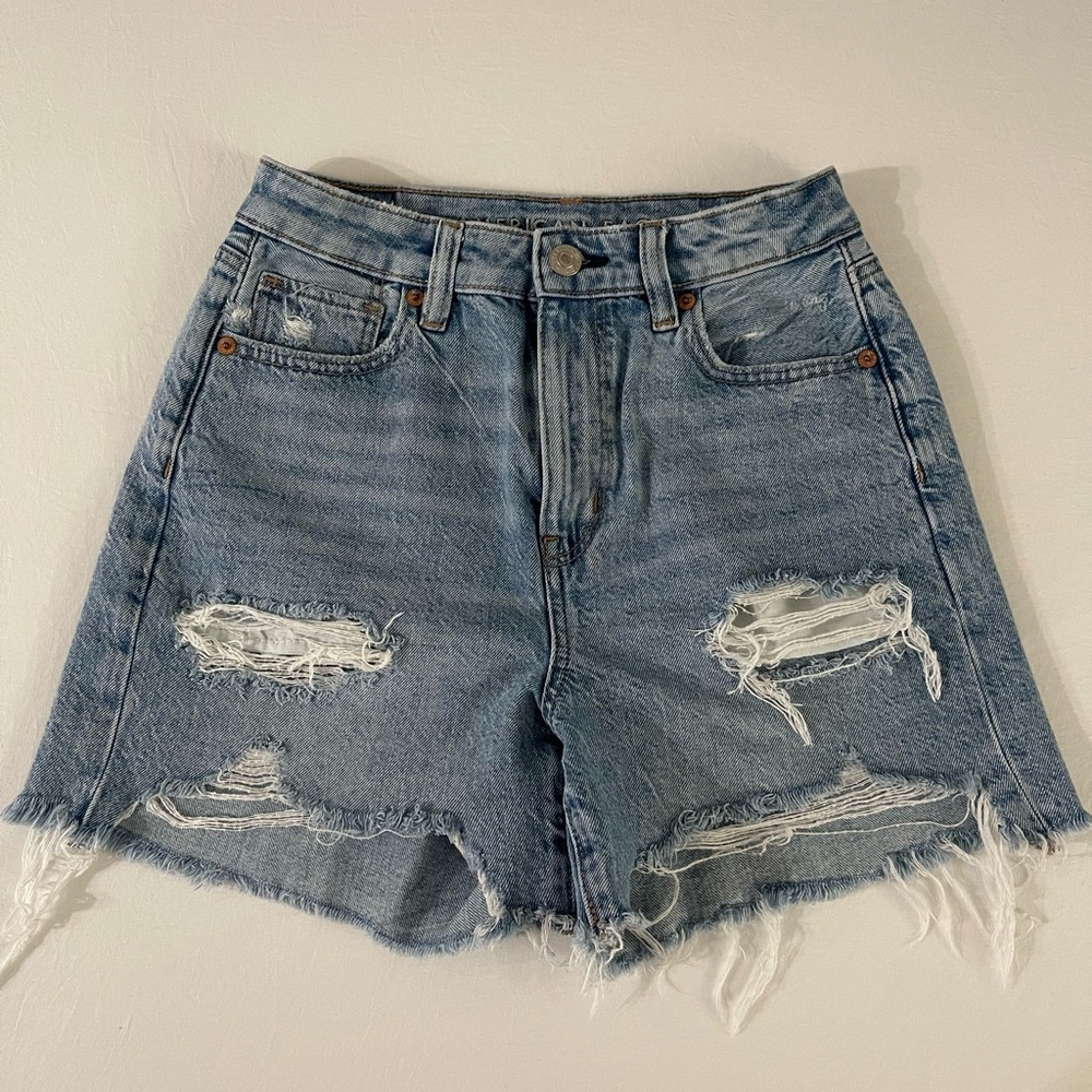 American Eagle baggy mom short